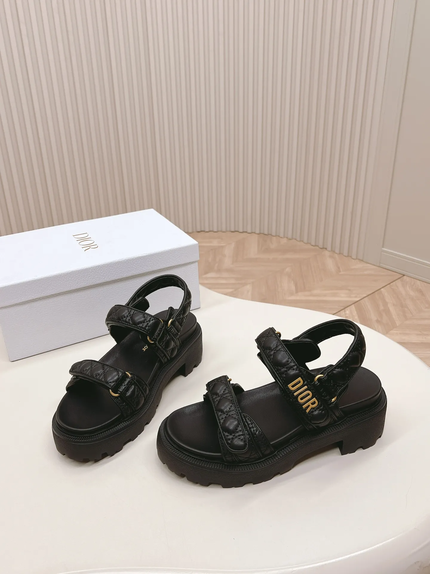 👟👟Ex-factory price 520👟👟 2024Dior Classic Velcro high-heeled sandals and slippers series original replica high version super durable and versatile style very comfortable on the foot, slim and tall, original leather upper, original d hardware buckle, original TPU outsole Heel height is about cm Size: 35-42